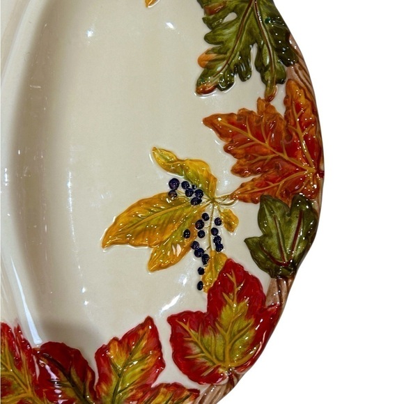 Platter/Serving Tray Fall/Thanksgiving/Holiday Leaves & Berries 4-Section EUC - Picture 3 of 5